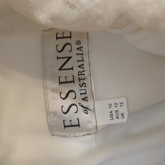 Essence of Australia D2457 white lace beaded sheer sleeveless wedding dress - Picture 15 of 15